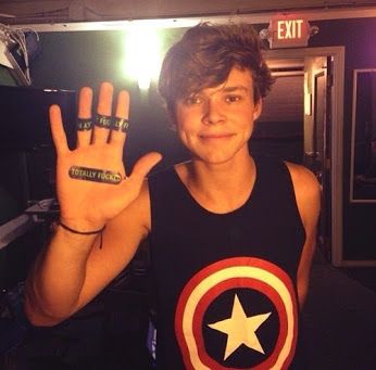 #ashtonirwin Ashton Irwin 2014, 5sos Ashton, Captain America Shirt, 5sos Memes, 5sos Pictures, Drummer Boy, Five Seconds Of Summer, Ashton Irwin, Michael Clifford