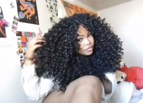 Curly Long Crochet Hairstyles, Jet Black Curly Hair, Very Long Curly Hair, Lefty Sm, Types Of Curly Hair, Curly Sew In, 3c Curly Hair, Bombshell Hair, Black Wavy Hair