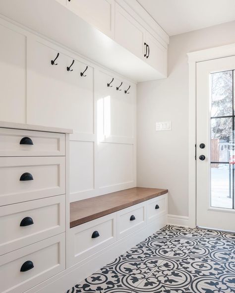 Trademark Homes on Instagram: “Mudroom goals! 🙌🏼 Our clients asked us to take a space that was an old closet and tight back entrance and create an organized mudroom. We…” Modern Tile Designs, Mud Room Entry, Mudroom Ideas, Mudroom Laundry Room, Mudroom Decor, Mud Room Storage, Mudroom Design, Closet Remodel, Diy Laundry