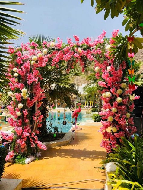 Flamingo Theme Wedding Decor, Tropical Birthday Cake, Carnival Ideas, Carnival Wedding, Flamingo Theme, Stage Decor, Modern Entrance, Wedding Planning Decor, Tropical Birthday