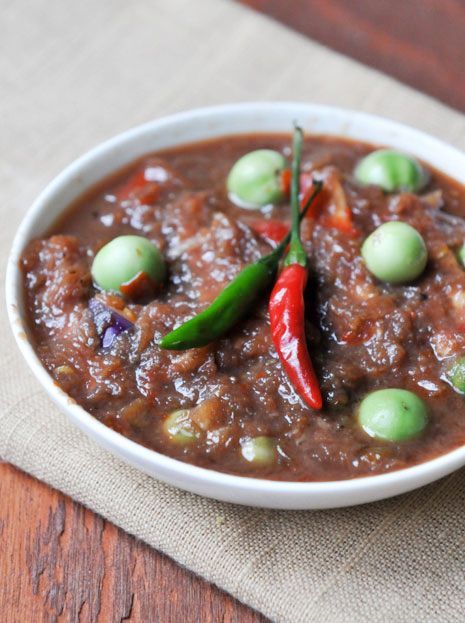 Shrimp Paste Chili Dip | Nam Prik Gapi | น้ำพริกกะปิ. This would be great with Sticky Rice:) yummy! Nam Prik, Thai Dipping Sauce, Thai Shrimp, Chili Dip, Cambodian Food, Khmer Food, Laos Food, Shrimp Paste, Thai Cooking