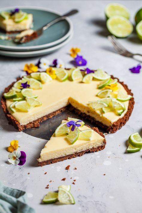 Tartlet Recipes, Lime Tart Recipe, Key Lime Tart, Key Lime Tarts, Chocolate Crumble, Lime Tart, Pastry Crust, Ginger Snap Cookies, British Baking