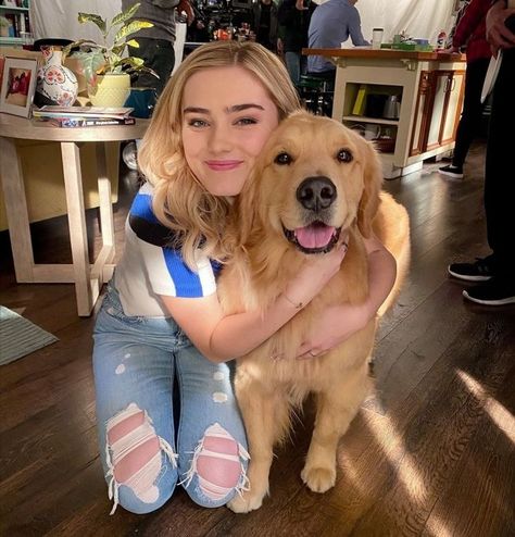 meg donnelly in american housewife Descendants Wicked World, American Housewife, Mary Winchester, Meg Donnelly, Zombie Disney, Camp Half Blood, Doja Cat, Toad, Celebrity Pictures