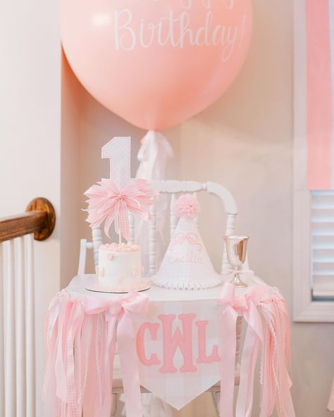 Pretty pretty setting! Itty Bitty Pretty One Birthday, Onederful Birthday, Birthday Inspo, Baby 1st Birthday, 1st Birthday Party, Girl First Birthday, 9th Birthday