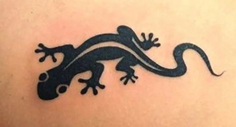 10+ Simple Lizard Tattoo Designs and Ideas - PetPress Gila Monster Tattoo, Small Gecko Tattoo, Simple Lizard Tattoo, Gecko Tattoo Ideas, Salamander Tattoo, Iguana Tattoo, Gecko Tattoo, Lizard Tattoo, Mama Tattoo