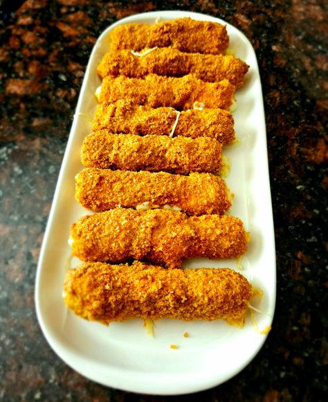 Carnivore Mozzarella Sticks, Carnivore Air Fryer Recipes, Frozen Mozzarella Sticks, Carnivore Meals, Recipe Air Fryer, Carnivore Diet, Mozzarella Sticks, Cheese Sticks, Gooey Cheese