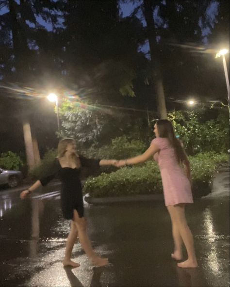 Two People Dancing In The Rain, Dancing In The Rain With Friends, Best Friends Dancing In The Rain, Rain Poses, Dance In Rain, Dancing In The Rain Aesthetic, Dance Rain, Slow Dancing Aesthetic, Poses Pictures