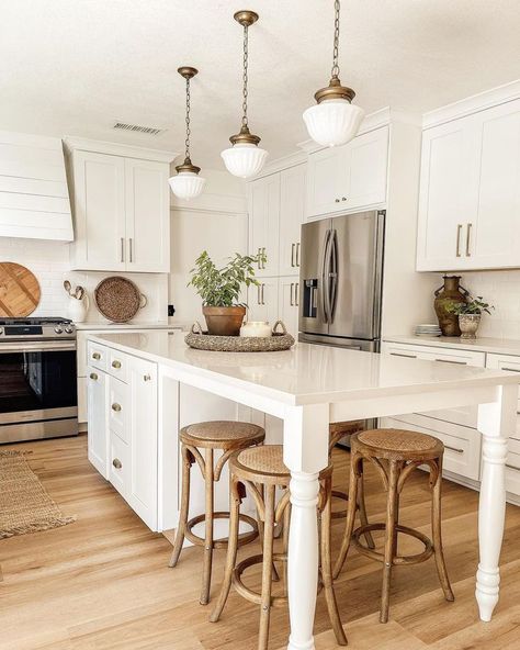 Collaboration partner Ashley Knie uses a trio of schoolhouse style pendant lights to brighten up her kitchen island! She also used Rub 'n Buff on the brass finish of the lights to darken it a bit. Kitchen Island Lighting Ideas, Island Lighting Ideas, Lighting Makeover, Lights Over Kitchen Island, Kitchen Peninsula, School House Lighting, Casa Clean, Real Kitchen, Kitchen Board