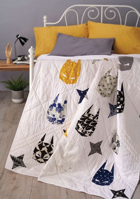 Batman Quilt, Cat Quilt Block, Halloween Quilt Patterns, Cat Quilt Patterns, Quilting Stencils, Modern Halloween, Classic Quilts, Quilt Magazine, Heirloom Quilt