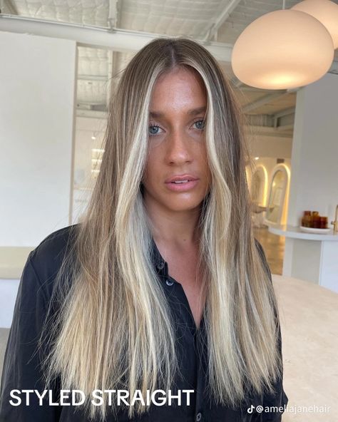 Old Money Blonde With Money Piece, Surfer Hair Color, Brownie Blonde Hair, Dimensional Lived In Blonde, Lived In Dimensional Blonde, Half Balayage, Dark Blonde With Money Piece, Surfer Blonde Hair, Bronde Haircolor With Money Pieces