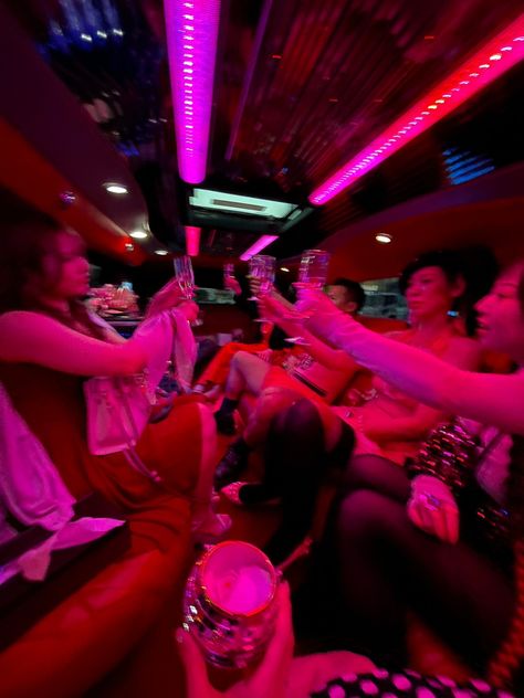 Limo Bachelorette Party, Vegas Bachelorette Aesthetic, Vegas Birthday Aesthetic, Las Vegas 21st Birthday Ideas, Vegas Night Out, Vegas Aesthetic Night, Limo Pics, Zac Bryan, 21st Birthday Vegas