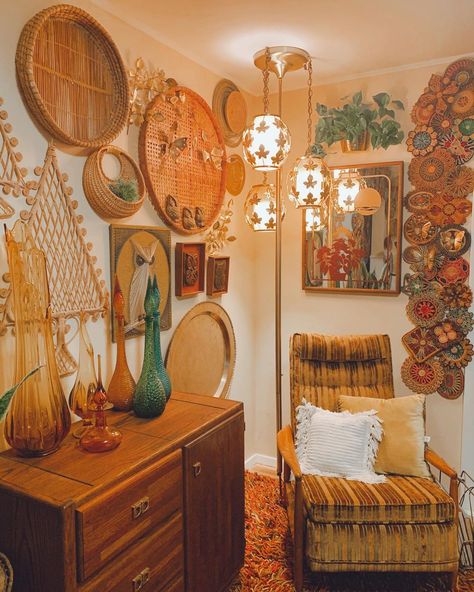 70s Living Room Aesthetic, 60s Bedroom Decor, Fall Decor Cozy, 70s Living Room, 70s Interior, 70s Home, Living Vintage, 70s Decor, 70s Home Decor