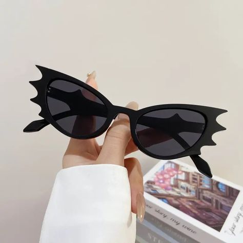 Bat inspired Glasses: Perfect Halloween Costumes Fashion - Temu Halloween Dresses, Stylish Glasses, Estilo Hip Hop, Elegant Chic, Halloween Dress, Inspiration Mode, Halloween Women, Glasses Fashion, Spaghetti Strap Dresses