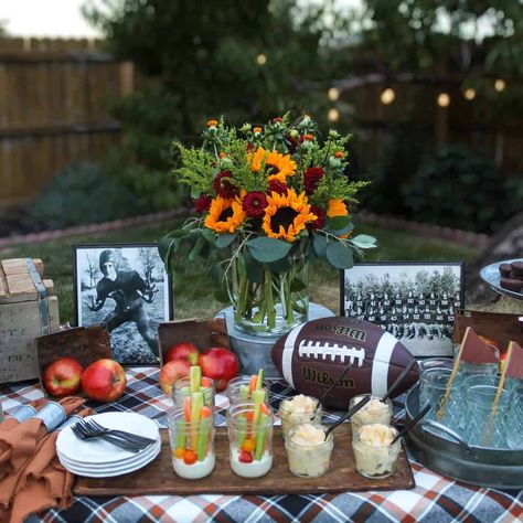 Football Dinner Ideas, Football Dinner, Dinner Ideas Family, Football Tailgate Party, Fall Tailgating, Decor 2023, Football Tailgate, Dinner Club, Party Tablescapes