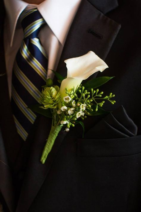 Groom mini calla lily and hops boutonniere with navy and green striped tie - Inlux Photography Boutineer Calla Lily, Lily Boutineer, Hops Boutonniere, Unique Boutonniere, Hops Wedding, Calla Lillies Bouquet, Craft Beer Wedding, Beer Themed Wedding, Calla Lily Boutonniere