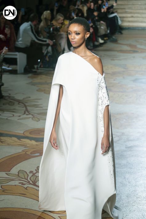 ANTONIO GRIMALDI SS2020 COUTURE COLLECTION - DN-AFRICA Magazine Long White Gown, Antonio Grimaldi, White Long Gown, Alaia Dress, Franklin Roosevelt, Kaftan Designs, White Gown, Elegant Dresses Classy, Stylish Party Dresses