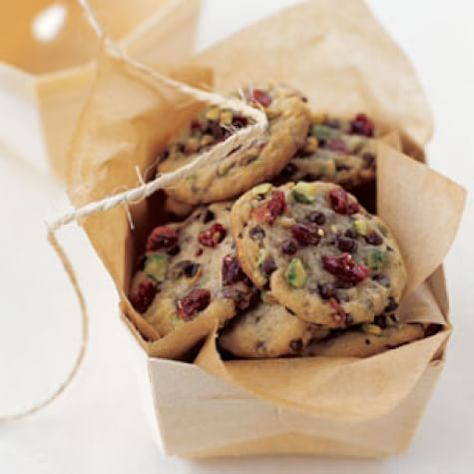 Crisp Chocolate Chip Cookies with Dried Cherries and Pistachios Crisp Chocolate Chip Cookies, Cookies With Dried Cherries, Dried Cherry Recipes, Pistachio Recipes, Pistachio Cookies, Cherry Cookies, Toll House, Cherry Recipes, Dried Cherries