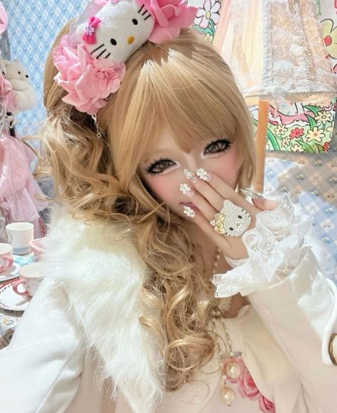 Blonde Hello Kitty, Pink Gyaru, Gyaru Girl, Gyaru Hair, Gyaru Aesthetic, Gyaru Makeup, Short Box Braids Hairstyles, Kei Visual, Hime Gyaru