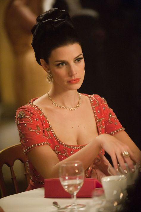 Jessica Paré as Megan Draper in Mad Men (2007) Mad Men Makeup, Megan Draper, Jessica Pare, Ben Wyatt, Seduce Women, Mad Men Fashion, The Mindy Project, Mad Women, Canadian Actresses