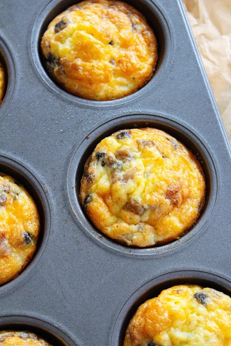 Bacon & Mushroom Breakfast Egg Muffins - A LA INGA Egg Bites With Mushrooms, Egg Bites Mushroom, Make Ahead Bacon, Mushroom Egg Bites, Bacon Egg Cups, Mushroom Breakfast, Breakfast Egg Muffins, Bacon Muffins, Eggs And Mushrooms