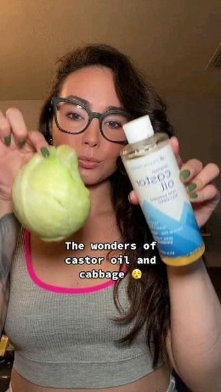 Healthy Herbs - Health Tips on Instagram: "Drop ❤️ if you want more posts like this Great content by @talkherbaltea. Follow HER for more! . his goes for anywhere on the body not just the breast 🫶🏽🥰 castor oil is the deepest penetrating oil and relieves cyst, T*mers(cant say much on Insta without them taking it down) but do your research ❤️ #castoroil #cyst #castoroilpacksbenefits #castoroilpacks #castoroilbenefit #cabbage #holstic #holistichealing #naturalmedicine" Castor Oil Packs, Oregano Oil, Healthy Herbs, Diy Natural Products, Holistic Healing, Natural Medicine, Natural Products, Castor Oil, Health Tips