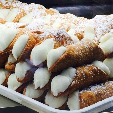 Sicilian Cannoli, Brooklyn Bakery, Cannoli Filling, Cannoli Recipe, Italian Menu, Italian Restaurants, Menu Inspiration, Italian Chef, Sicilian Recipes