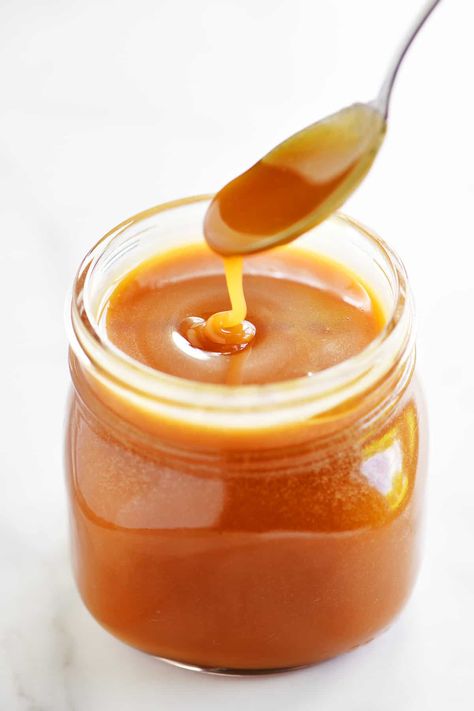 Caramel Syrup Caramel Syrup Recipe, Ice Cream Sundaes, Sour Cream Chicken, Caramel Recipes Sauce, Homemade Caramel Sauce, Homemade Syrup, Caramel Topping, Caramel Syrup, Coffee Syrup