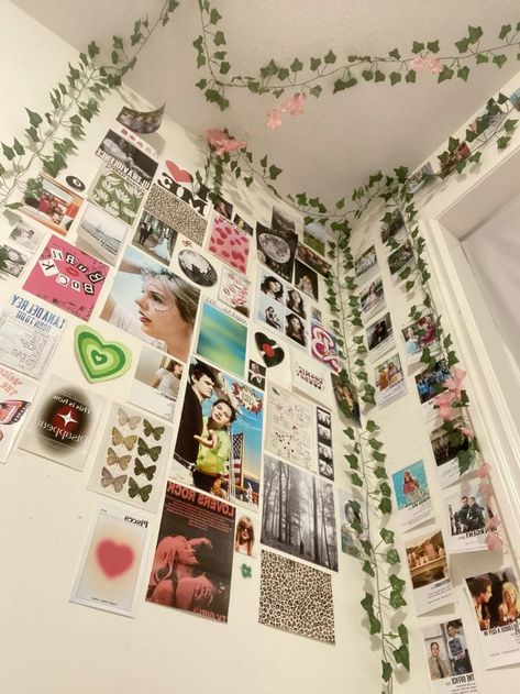 Music Poster Wall Decor Room Ideas, Taylor Swift Wall Poster, Taylor Swift Photo Wall, Lana Del Rey Room Aesthetic, Wall Decor Bedroom Ideas, Taylor Swift Books, Photo Walls Bedroom, Collage Music, Baddie Room