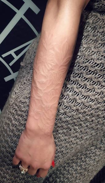 White Ink Tattoos Healed, Brown Tattoo Ink, Browning Tattoo, Optical Illusion Tattoo, Tattoos Infinity, White Ink Tattoo, Tattoos Geometric, Red Ink Tattoos, Red Tattoos