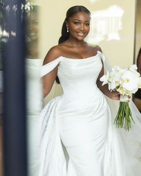 Purple Oyster Events | 😻😻😻  📸 @pixah_photo   Phil 🤍Rebecca  #TheHills  PRODUCTION  Planners @beccanena_ @purpleoystereventsgh  Coordinators @purp... | Instagram Kenyan Traditional Wedding, Proposal Outfits For Her, African Bridal Dress, Glam Bride, Bridesmaids Hair, Timeless Wedding Dress, White Bridesmaid Dresses, Tuscan Wedding, Wedding 2025