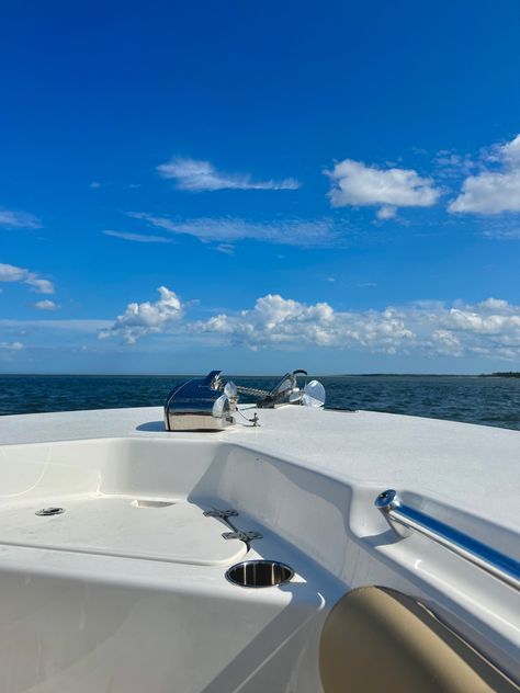 Boat Days, Boat Day, Ocean Boat Aesthetic, Miami Boat Day Aesthetic, Yatch Boat With Friends, Yatch Boat Night Aesthetic, Yatch Boat Aesthetic Sunset, Preppy Summer, Europe Summer