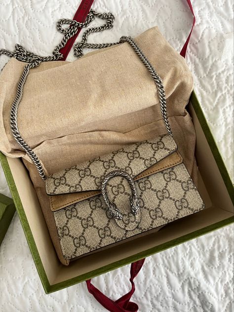 Mini chain bag Gucci Louis Vuitton chanel Gucci Dionysus Mini, Gucci Mini Bag, Cute Suitcases, Too Real, Luxury Bags Collection, Inspired Handbags, Gucci Mini, Handbag Essentials, Girly Bags