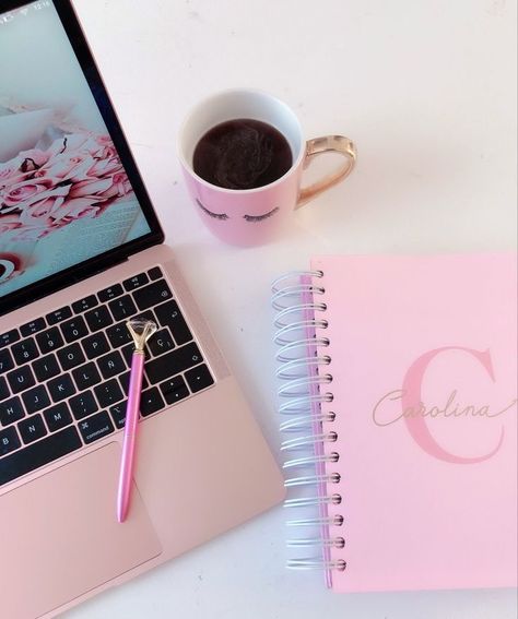 Work Pink Aesthetic, Pink Business Aesthetic, Pink Office Aesthetic, Agenda Aesthetic, Pink Home Offices, Kosmetyki Mary Kay, Girly Office, Pink Planner, Pink Notebook