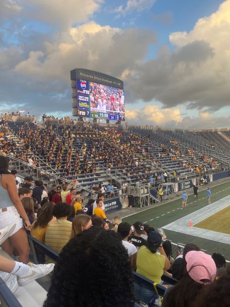 Fiu College Aesthetic, College Aesthetic Black, Black College Girl Aesthetic, Fiu College, College Football Aesthetic, Miami College, Campus Aesthetic, College Wallpaper, Football Aesthetic