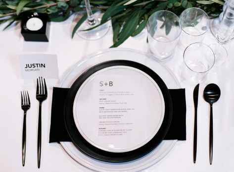 Black Tie Place Setting, Modern Wedding Place Settings, Black And White Place Settings, Black And White Wedding Place Settings, Black And White Wedding Tablescape, White Wedding Tablescape, White Place Setting, Modern Place Setting, Black And White Wedding Ideas