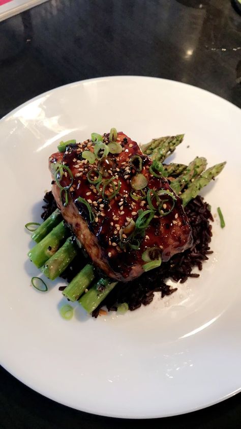 Salmon Teriyaki With Black Rice Salmon Teriyaki, Teriyaki Salmon, Gym Food, Black Rice, Salmon Recipes, Fish Recipes, Steak, Dinner Recipes, Dessert Recipes