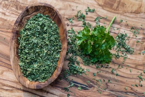 Drying Parsley In Oven, Drying Parsley, Food Dehydrator, Dehydrator Recipes, Tree Hugger, Fresh Parsley, Drying Herbs, Food Waste, Parsley