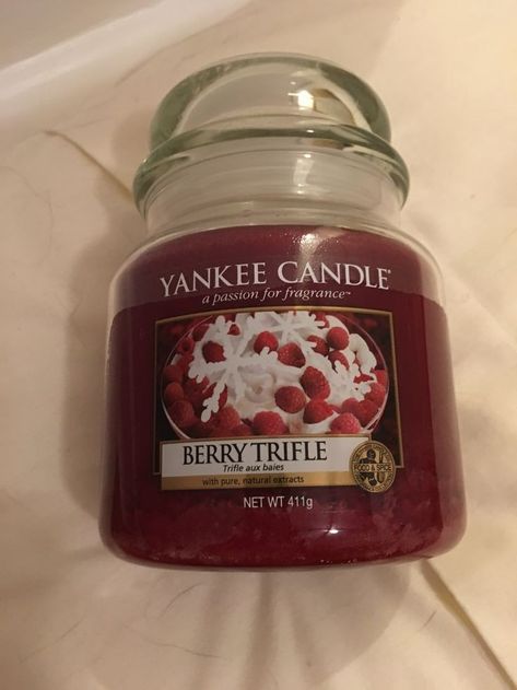 Berry Trifle, Yankee Candle Scents, Candle Obsession, Bath Body Works Candles, Cute Candles, Candle Aesthetic, Candle Wax Melts, Melting Candles, Yankee Candle