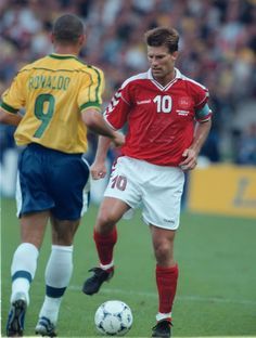 Michael Laudrup v Ronaldo - World Cup 1998 Ronaldo Football Player, Michael Laudrup, Brazil Football Team, Cr7 Messi, Legends Football, Ronaldo Football, Soccer Memes, Good Soccer Players, Best Football Players