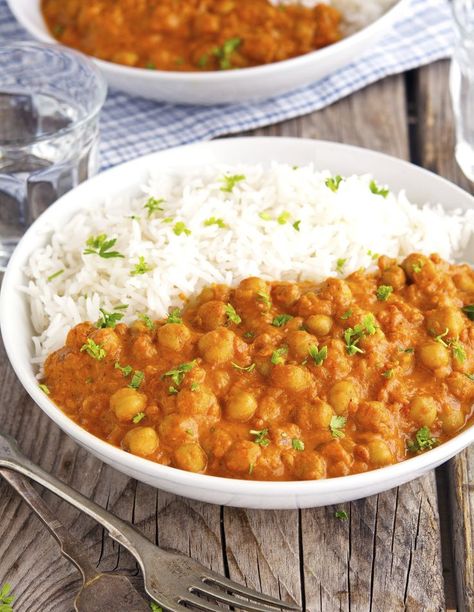 (Vegan) Easy Chickpea Tikka Masala--It's nice to puree the onion and spices and tomatoes before adding the chick peas.  Also,  a couple of T of sugar brings out the flavor. Chickpea Tikka Masala Recipe, Chickpea Tikka Masala, Tikka Masala Recipe, Chick Pea, Chickpea Recipes, Masala Recipe, Tikka Masala, Samosa, Meatless Meals