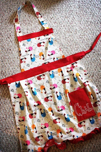 Easy Apron, Apron Pattern Free, Flirty Aprons, Apron Ideas, Apron Tutorial, Diy Apron, Apron Pattern, Apron Sewing Pattern, Sewing Aprons