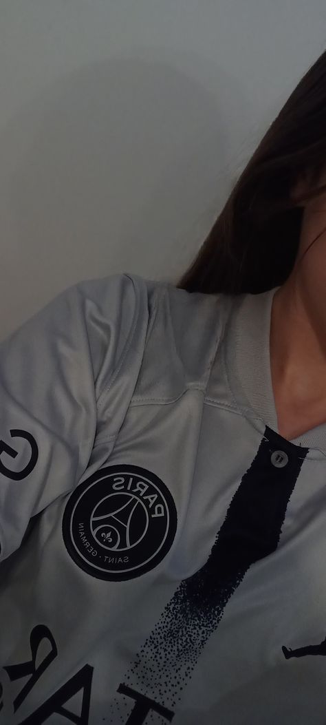 Psg jersey shirt Grey and black football mbappe neymar girl Paris Saint Germain Psg Jersey, Paris Saint Germain Fc, Football Jersey Outfit, German Outfit, Sportswear Outfits, Snap Friends, Black Shirts Women, Training Kit, Jersey Football