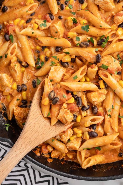 Southwest Chicken Pasta with reddish orange sauce garnished with parsley. Chicken Penne Alfredo, Southwest Chicken Pasta, Bruschetta Chicken Pasta, Butterbeer Recipe, Chicken Spaghetti Recipes, Chicken Penne, Pasta Alfredo, Ranch Pasta, Chicken Alfredo Pasta