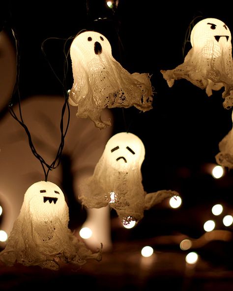 Halloween 6 Ghost lights Halloween Diy Tutorials, Cheesecloth Ghost, Draw Faces, Halloween 6, Ghost Lights, Ghost Light, Halloween Outdoor, Diy Craft Tutorials, Spooky Ghost