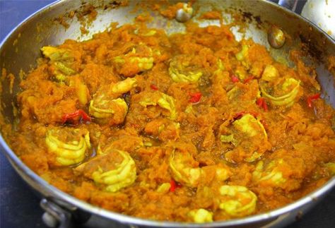 Curry Shrimp With Pumpkin. Pumpkin Shrimp, Curry Pumpkin, How To Make Curry, Carribean Food, Best Curry, Trini Food, Pumpkin Curry, Pumpkin Dishes, Caribbean Cuisine