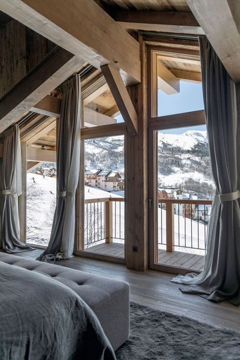 Ski Chalet Interior, Chalet Modern, Modern Chalet, Chalet Interior, Chalet Design, Ski House, Chalet Style, Winter Cabin, Ski Chalet