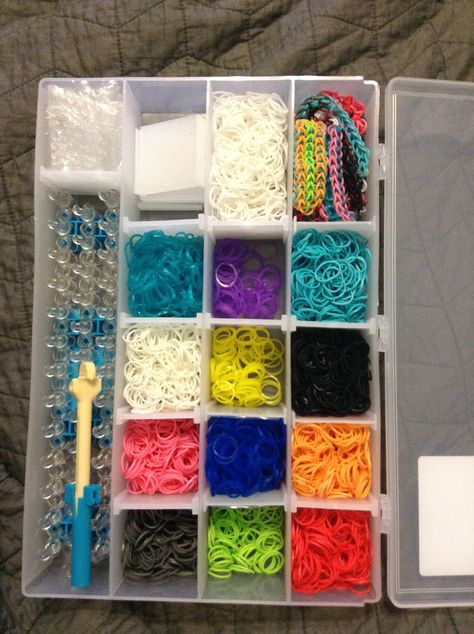 Rainbow Loom storage product. This is the Infinite Divider case by Flambeau from The Container Store. This is the perfect storage box for all my daughters Rainbow Loom supplies. Rainbow Loom Kit, Target Toys For Girls, Loom Band Ideas, Rainbow Loom Organizer, Rainbow Loom Storage, Loom Bands Tutorial, Loom Band Bracelets, Rainbow Loom Rubber Bands, Rainbow Loom Creations