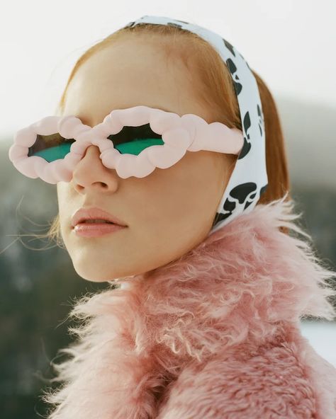 Florentina Leitner, Pink Sunglasses, Trendy Halloween, Y2k Retro, Cool Sunglasses, Halloween Looks, Rectangle Sunglasses, Retro 90s, Sunglasses For Women