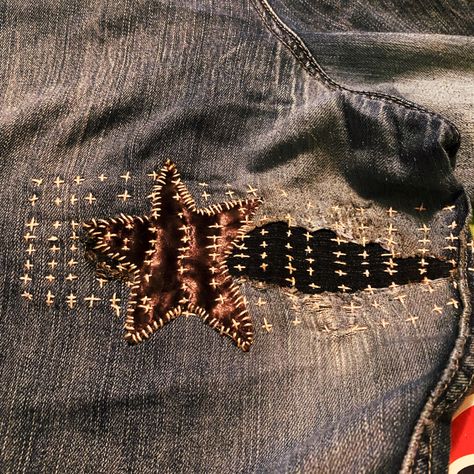 Mended Jeans, Star Patch Jeans, Visible Mending Jeans, Jean Mending, Mending Jeans, Visible Mending Stitches, Jean Embroidery, Clothing Embroidery, Upcycling Clothes