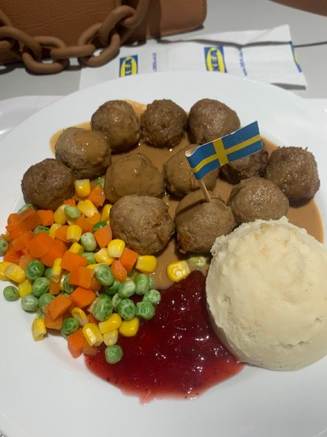 Swedish Meatballs Ikea, Meatballs Ikea, Ikea Swedish Meatballs, Ikea Meatballs, Ikea Food, Swedish Meatballs, Aesthetic Food, Delicious Food, Meatballs